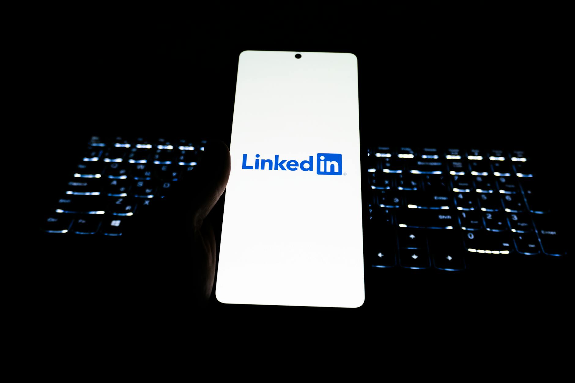 5 LinkedIn Mistakes That Make You Look Cringy